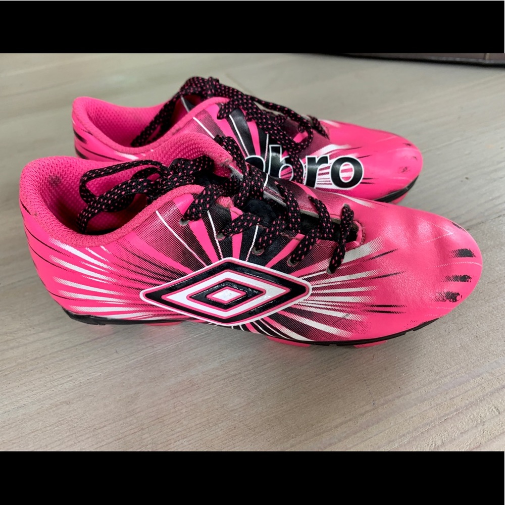 Umbro Pac Cage Cleat. Girl’s, soccer shoes